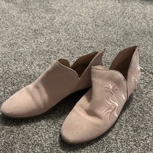 Kenneth Cole Reaction Pink Embroidered Women's Shoes